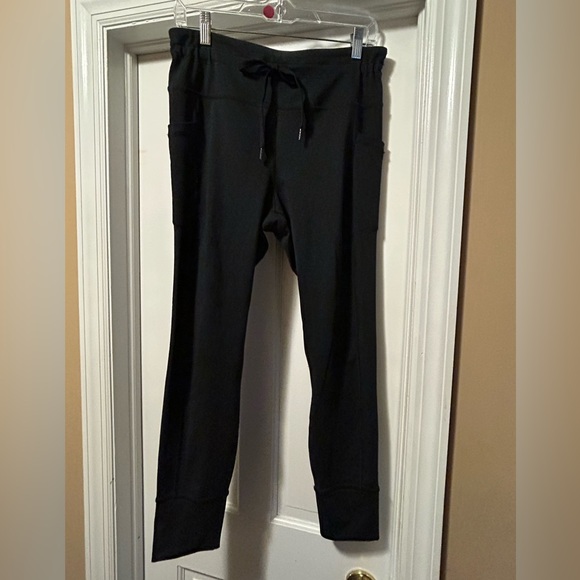 90 Degrees black leggings with draw string design and pockets 
Size XL - Picture 1 of 6